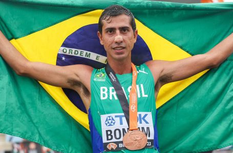 Caio Bonfim conquista o bronze na marcha no Mundial de atletismo