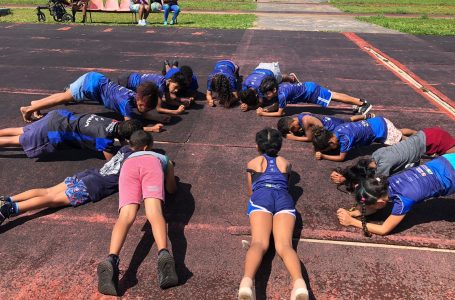 Alunos se divertem aprendendo atletismo no Projeto Caso Olímpico de Sucesso